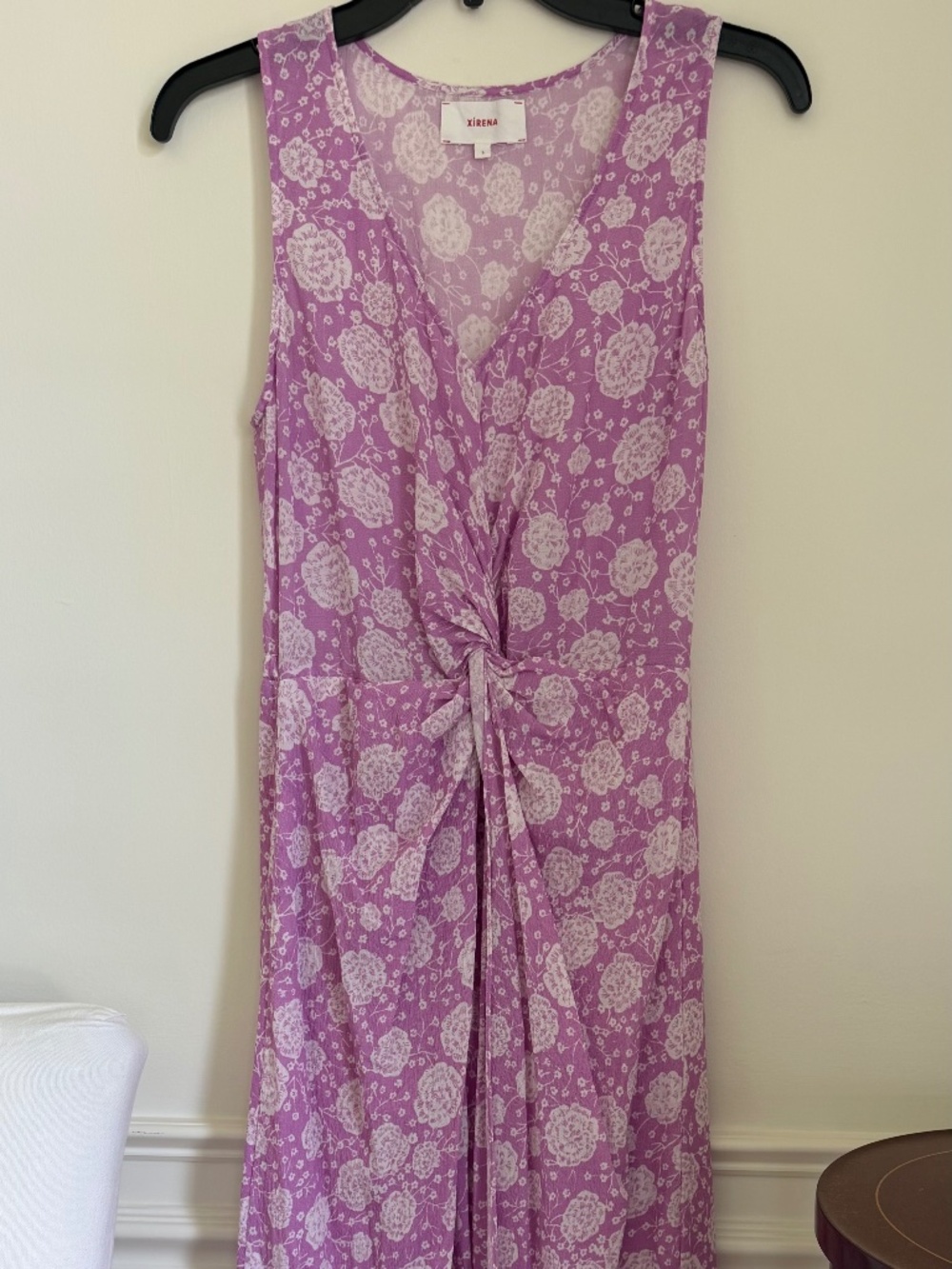 XiRENA Sleeveless V-Neck Dress